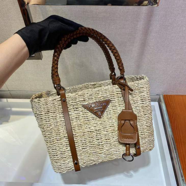 Picture of Prada Handbags _SKUfw172739030fw